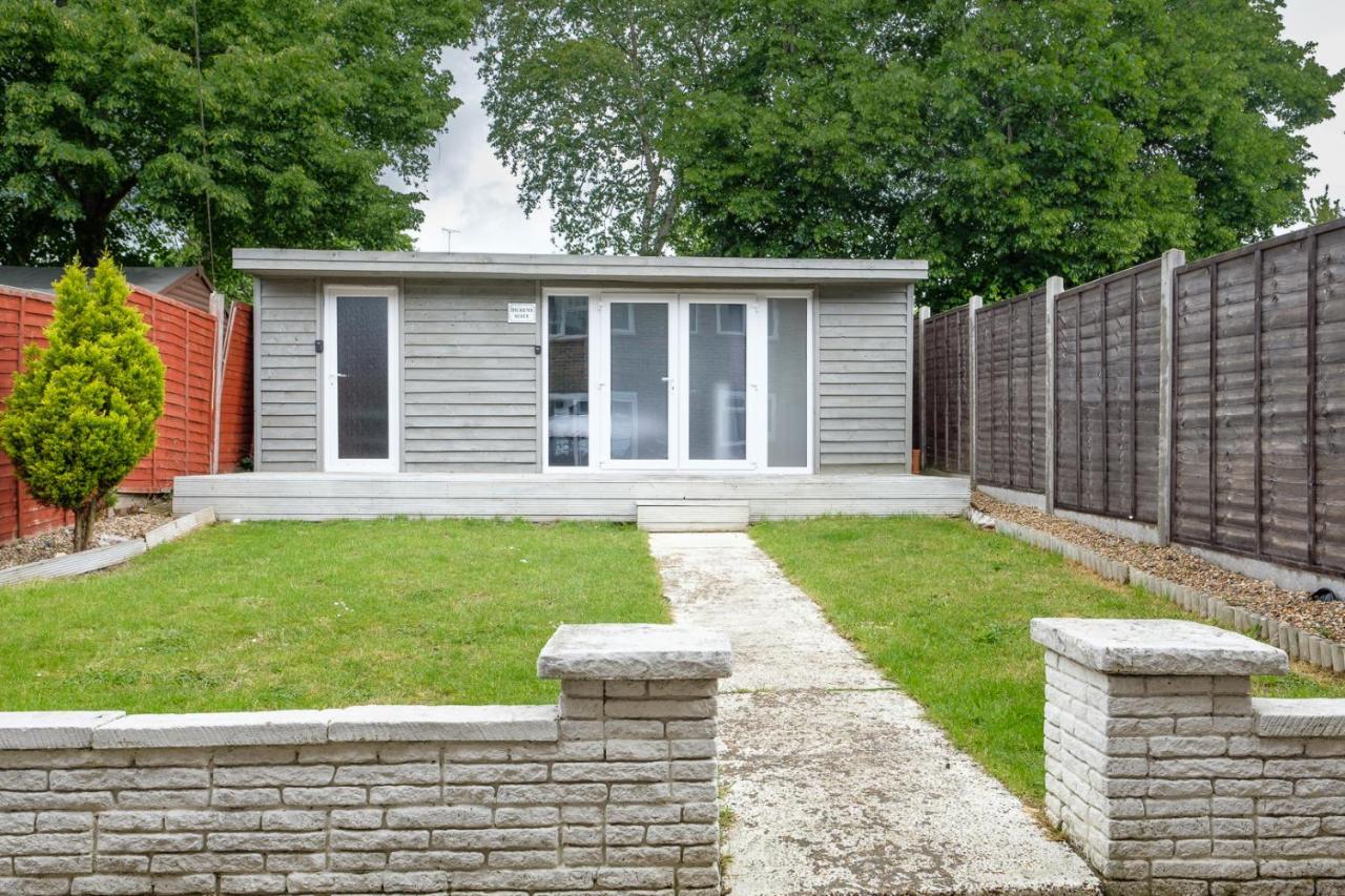 Dickens Suite- Cozy Suite 15Min Close To Gatwick Crawley  Eksteriør bilde