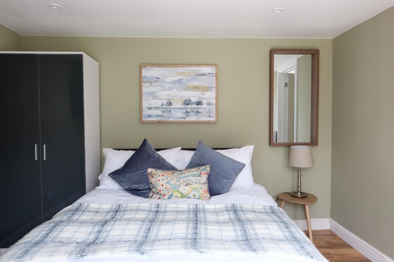 Dickens Suite- Cozy Suite 15Min Close To Gatwick Crawley  Eksteriør bilde