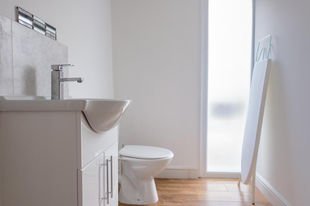 Dickens Suite- Cozy Suite 15Min Close To Gatwick Crawley  Eksteriør bilde