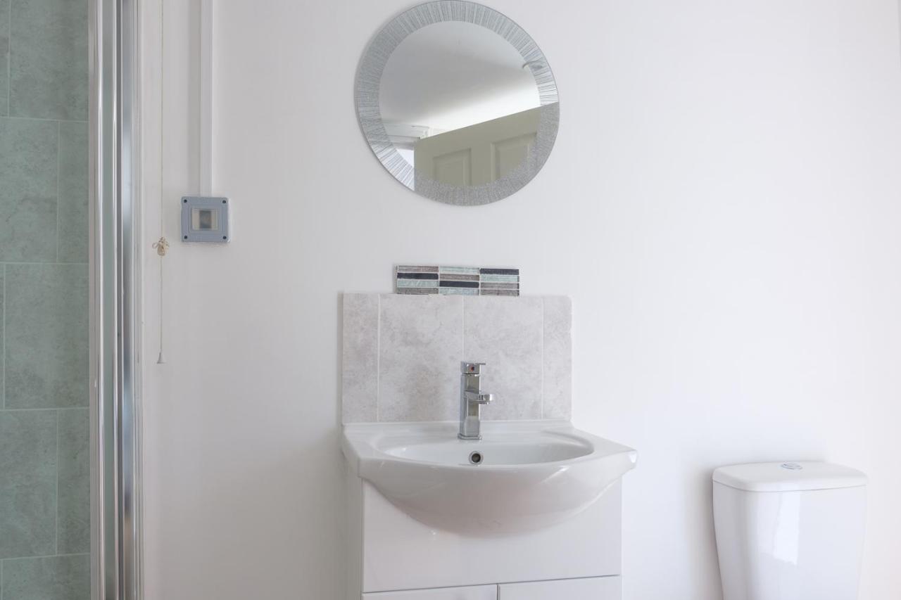 Dickens Suite- Cozy Suite 15Min Close To Gatwick Crawley  Eksteriør bilde